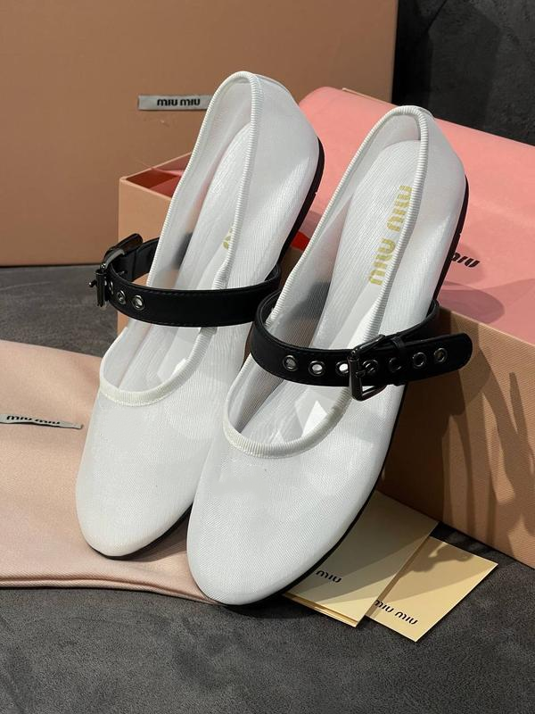 White Women's Ballet Flats