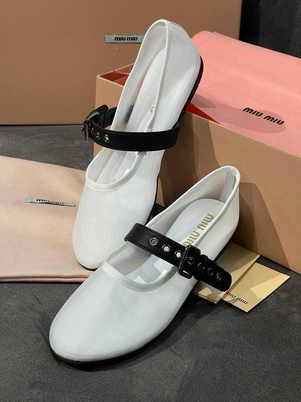 White Women's Ballet Flats