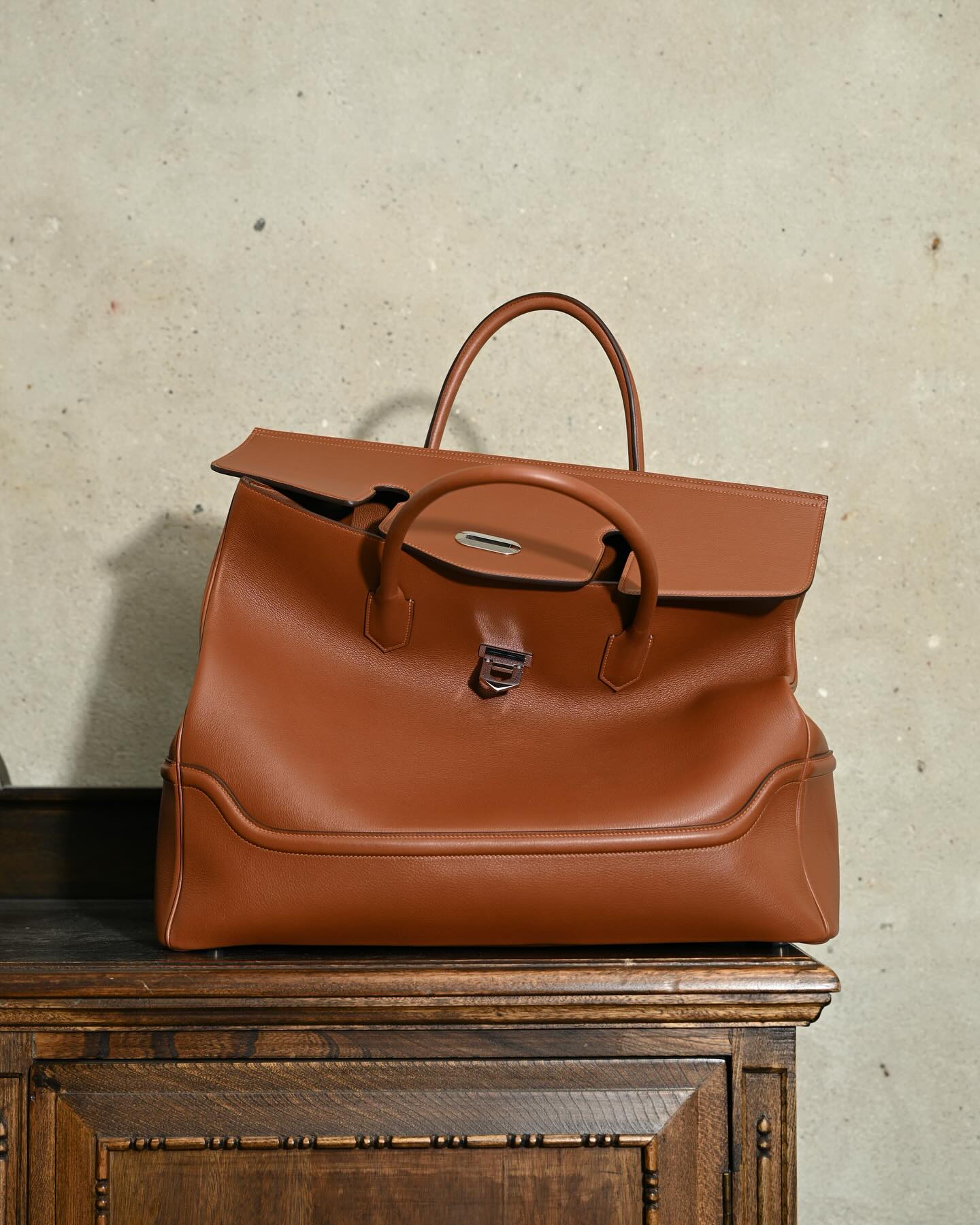 Classic Handbag with Leather Frame Shoulder Strap