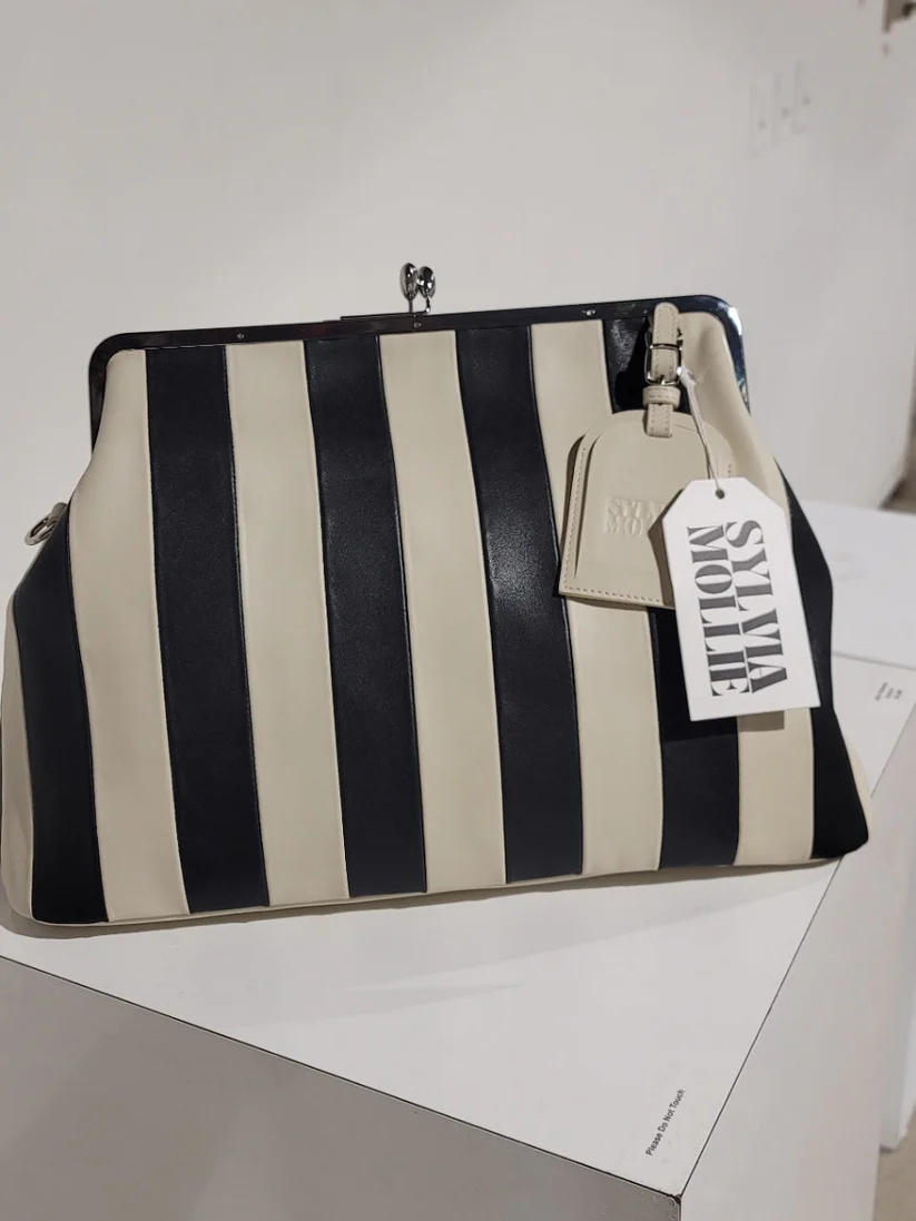 (⏰Last Day Promotion $10 OFF)-Embossed Premium Leather Kisslock Frame Bag
