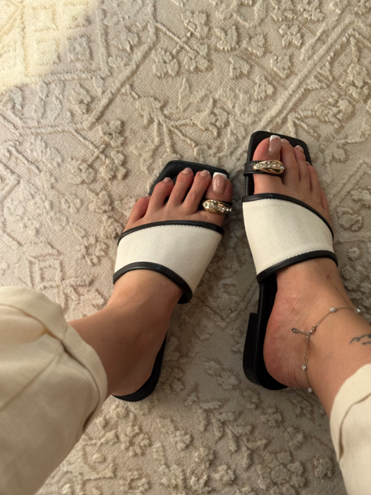 Vacation-style Metallic Clip-toe Flat Sandals